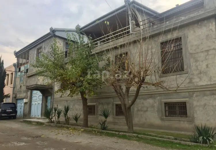 8 otaqlı mənzil , Gəncə