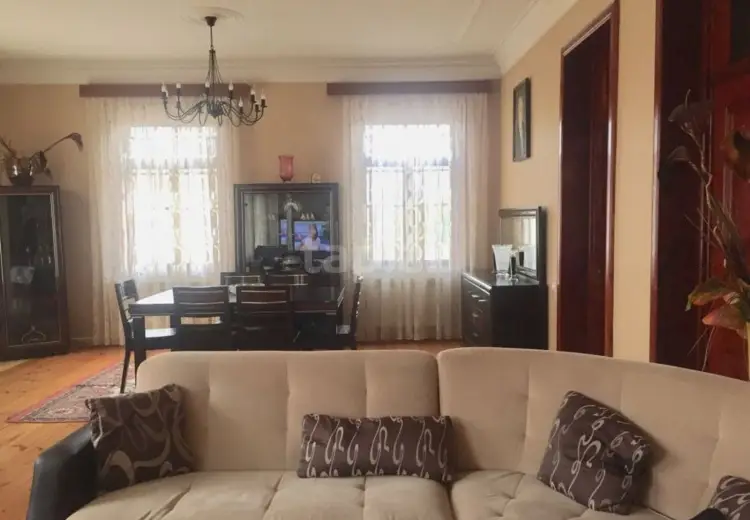 8 otaqlı mənzil , Gəncə