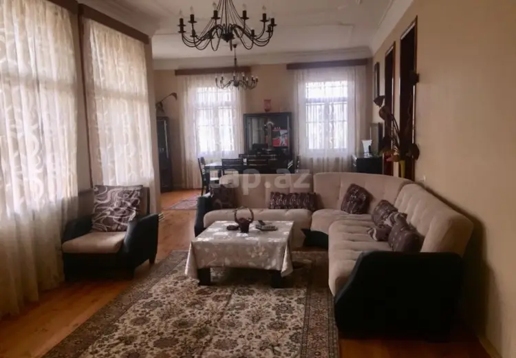 8 otaqlı mənzil , Gəncə