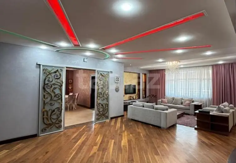 7 otaqlı mənzil , Bakı