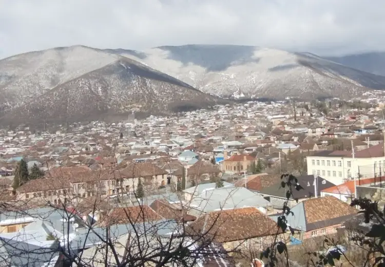 5 otaqlı mənzil , Şəki