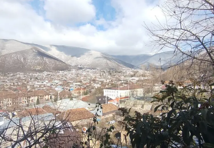 5 otaqlı mənzil , Şəki
