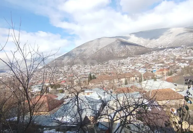 5 otaqlı mənzil , Şəki