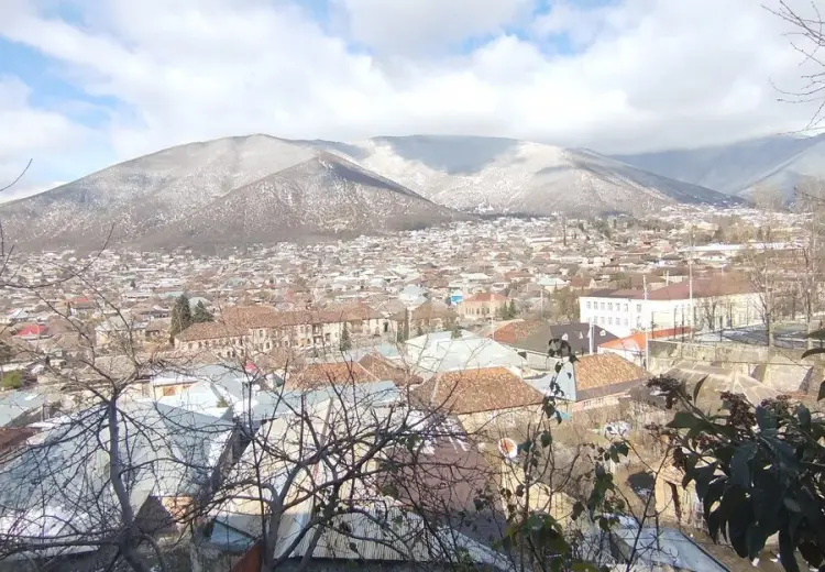 5 otaqlı mənzil , Şəki