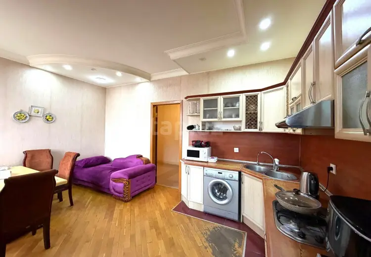 4 otaqlı mənzil , Bakı