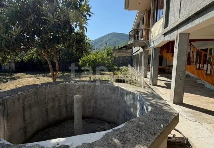 8 otaqlı mənzil , Şəki