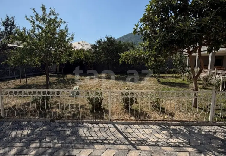 8 otaqlı mənzil , Şəki