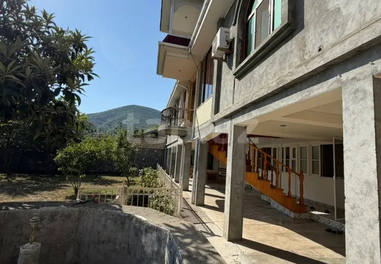 8 otaqlı mənzil , Şəki