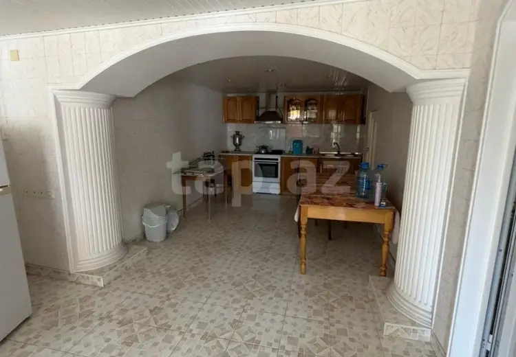 8 otaqlı mənzil , Şəki