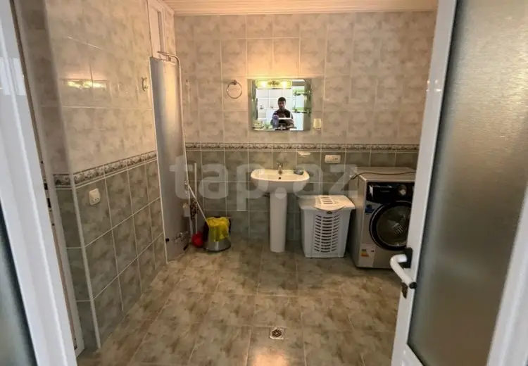 8 otaqlı mənzil , Şəki