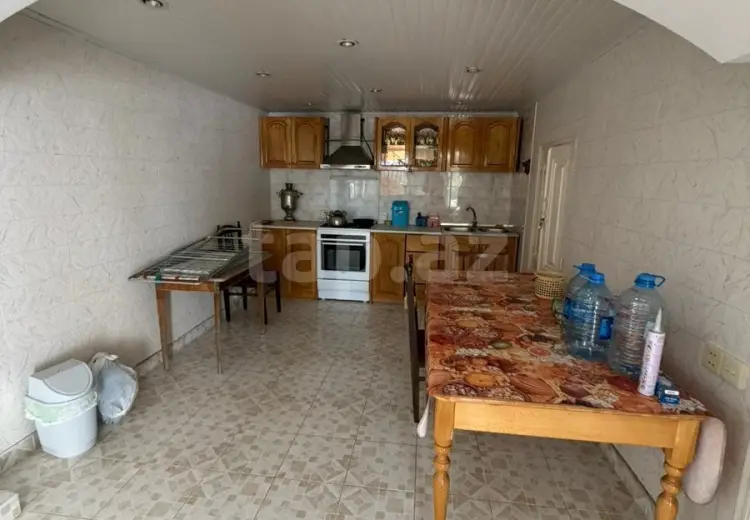 8 otaqlı mənzil , Şəki