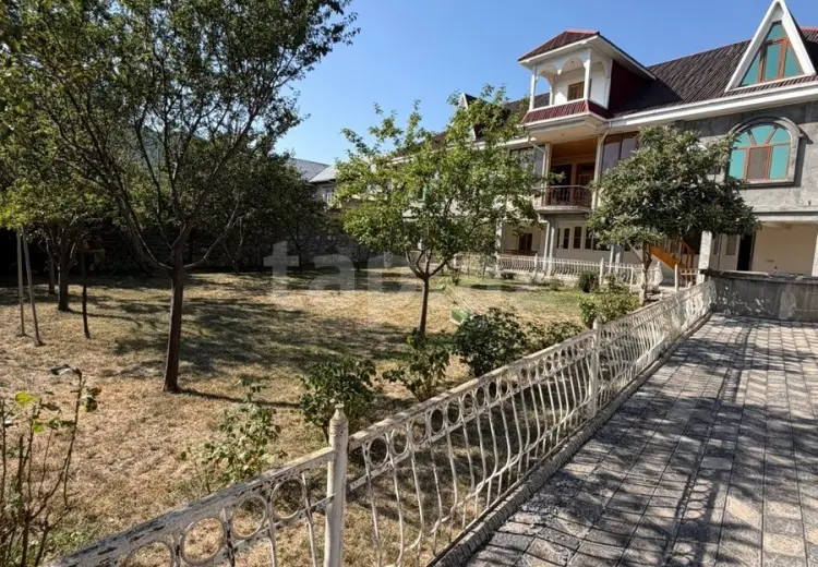 8 otaqlı mənzil , Şəki