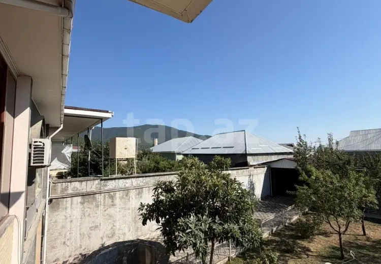 8 otaqlı mənzil , Şəki
