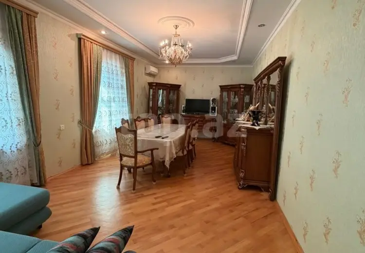 8 otaqlı mənzil , Şəki