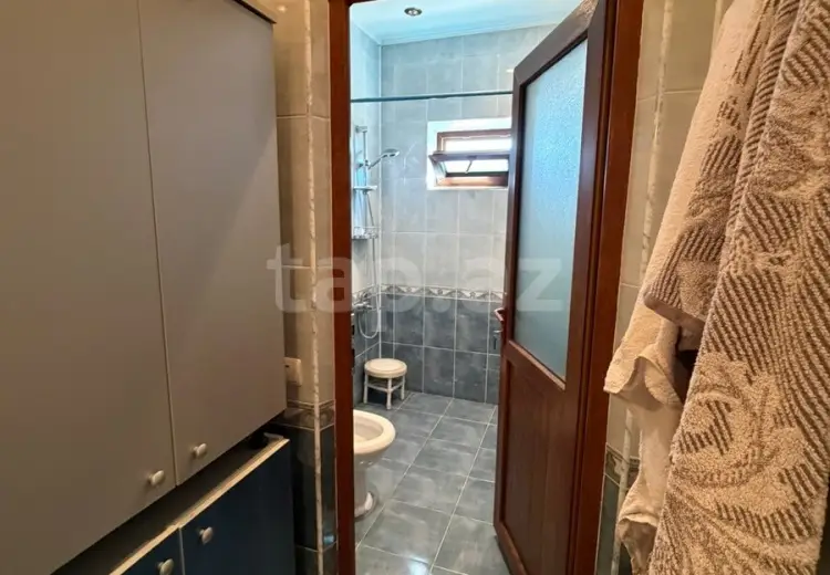 8 otaqlı mənzil , Şəki