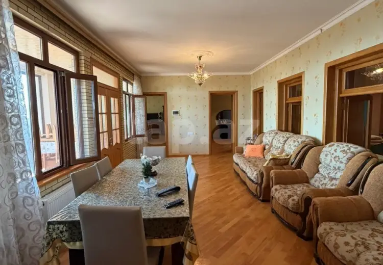 8 otaqlı mənzil , Şəki