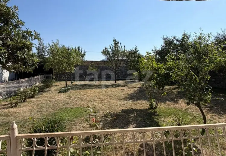 8 otaqlı mənzil , Şəki