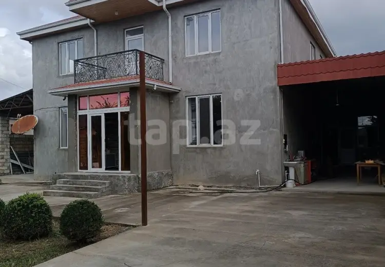 6 otaqlı mənzil , Şəki