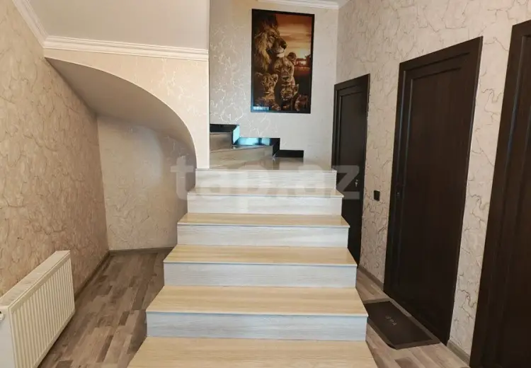 6 otaqlı mənzil , Şəki