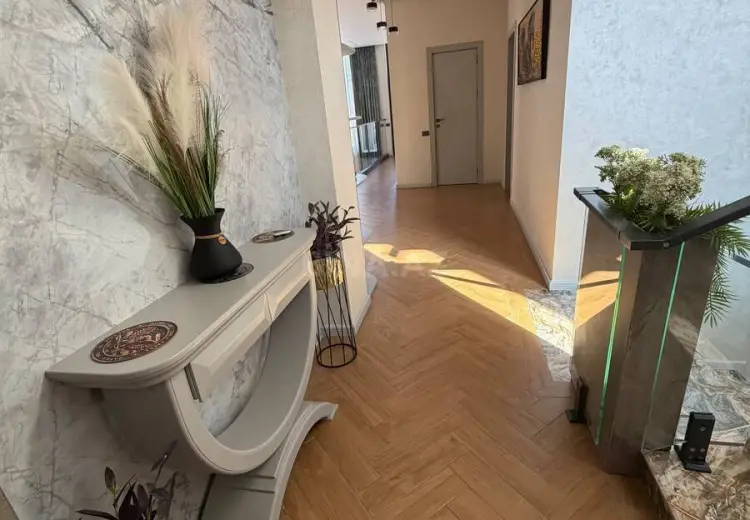 8 otaqlı mənzil Satılır, Badamdar qəs., Səbail, Bakı
