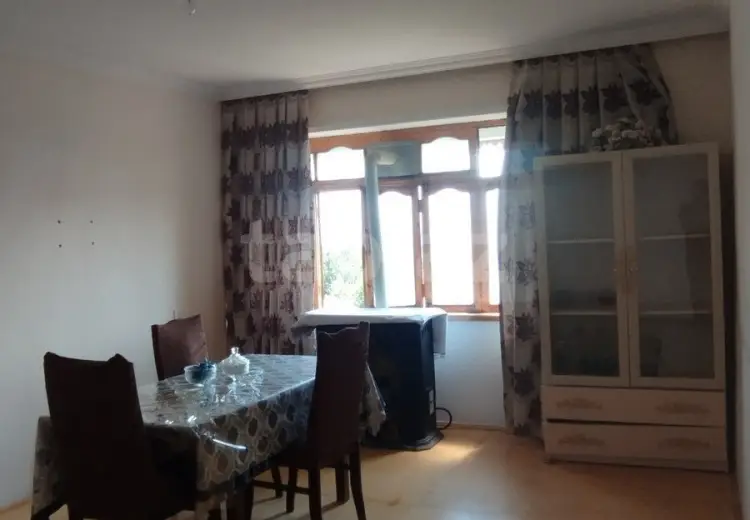 4 otaqlı mənzil , Şəki