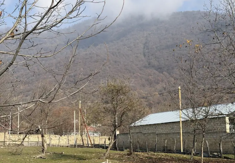 4 sot Torpaq Satılır, Qəbələ