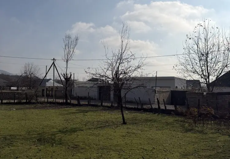 4 sot Torpaq Satılır, Qəbələ