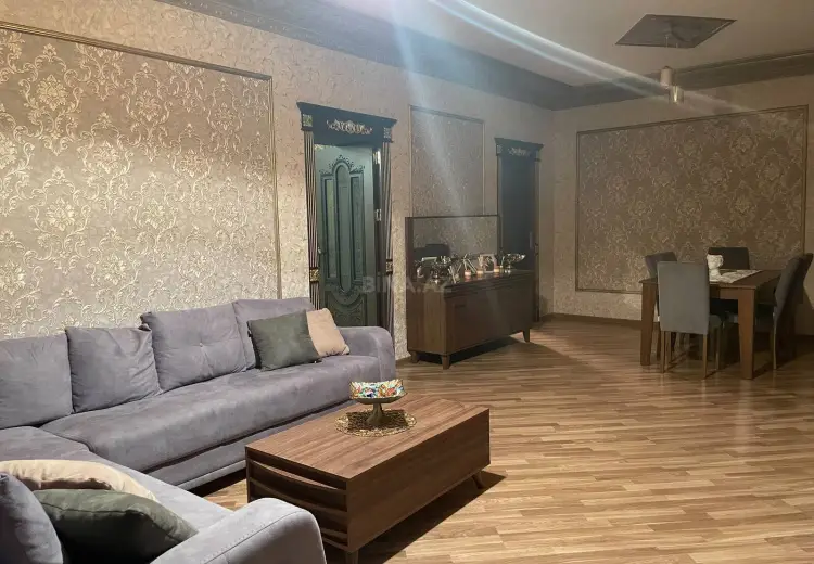 5 otaqlı mənzil Satılır, Gəncə