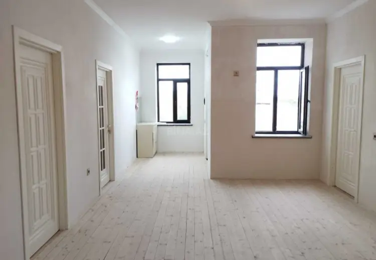 6 otaqlı mənzil Satılır, Şəki