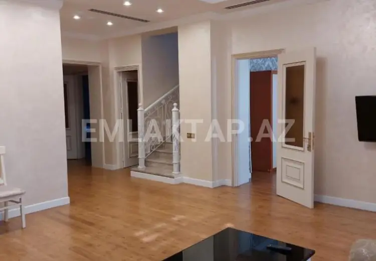520 000 AZN - 8 otaqlı mənzil Satılır, Astara