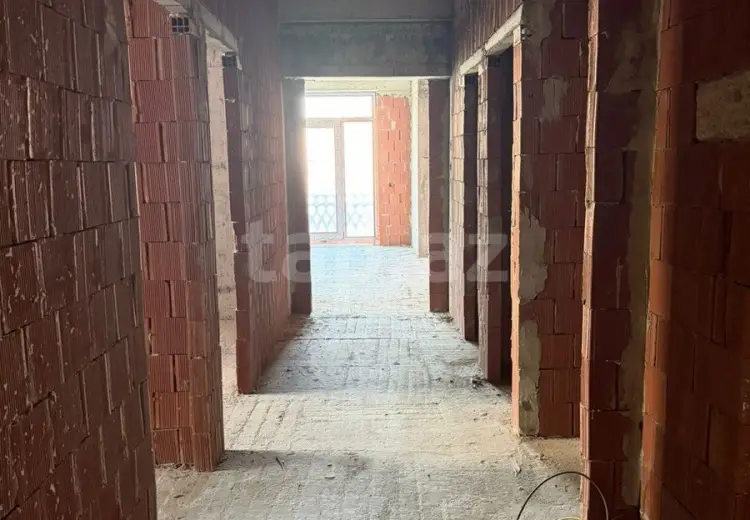 8 otaqlı mənzil , Bakı