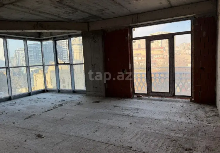 8 otaqlı mənzil , Bakı