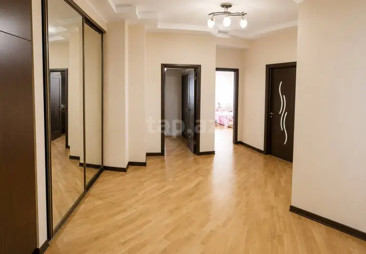 4 otaqlı mənzil , Bakı