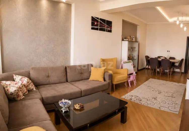 4 otaqlı mənzil , Bakı