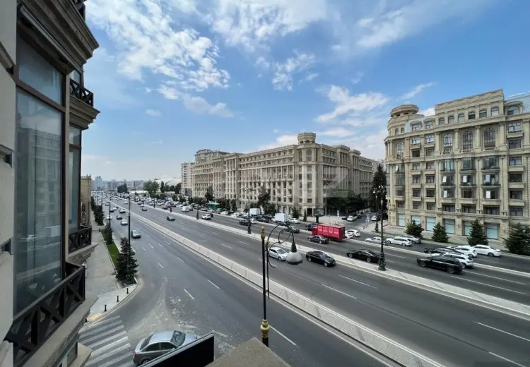7 otaqlı mənzil , Bakı