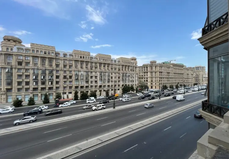 7 otaqlı mənzil , Bakı