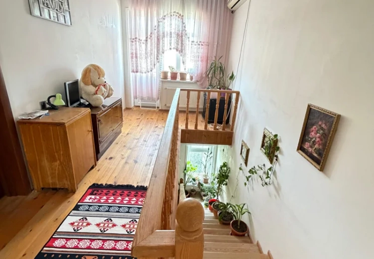 8 otaqlı mənzil Satılır, Bakı