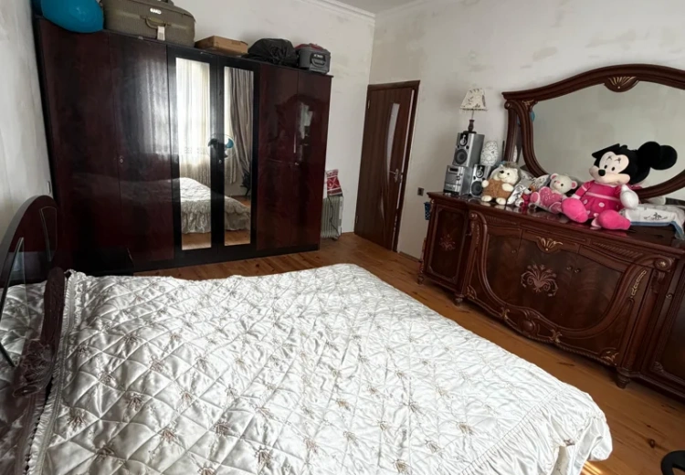 8 otaqlı mənzil Satılır, Bakı