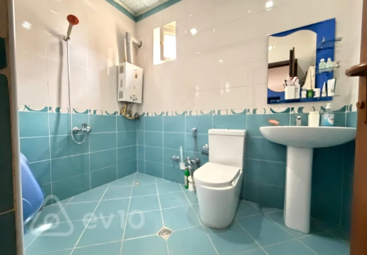 8 otaqlı mənzil Satılır, Bakı