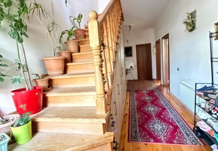 8 otaqlı mənzil Satılır, Bakı