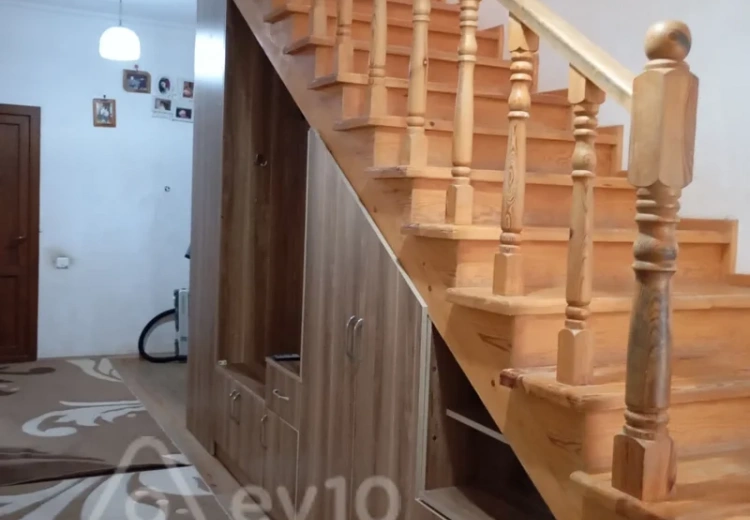 8 otaqlı mənzil Satılır, Bakı