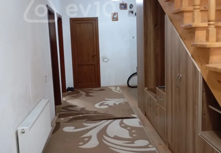 8 otaqlı mənzil Satılır, Bakı