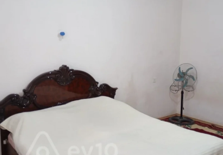 8 otaqlı mənzil Satılır, Bakı