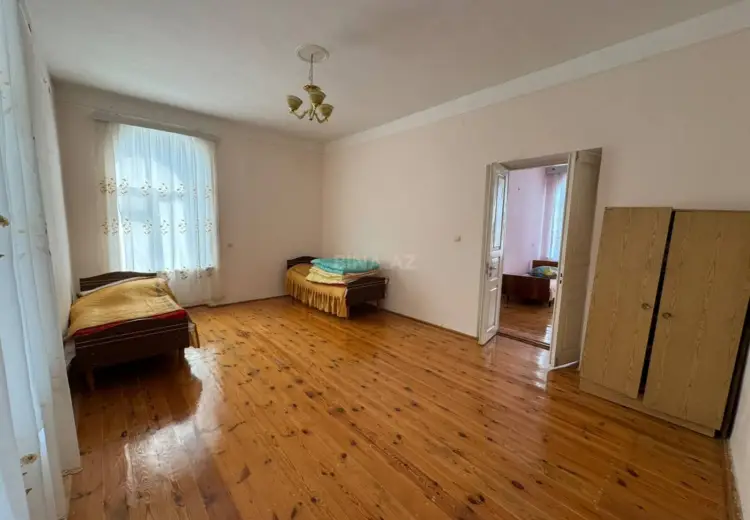 5 otaqlı mənzil Satılır, Quba