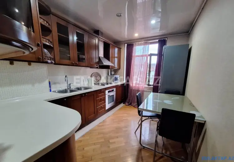800 AZN - 3 otaqlı mənzil Kirayə (aylıq), Yasamal qəs., Yasamal, Bakı