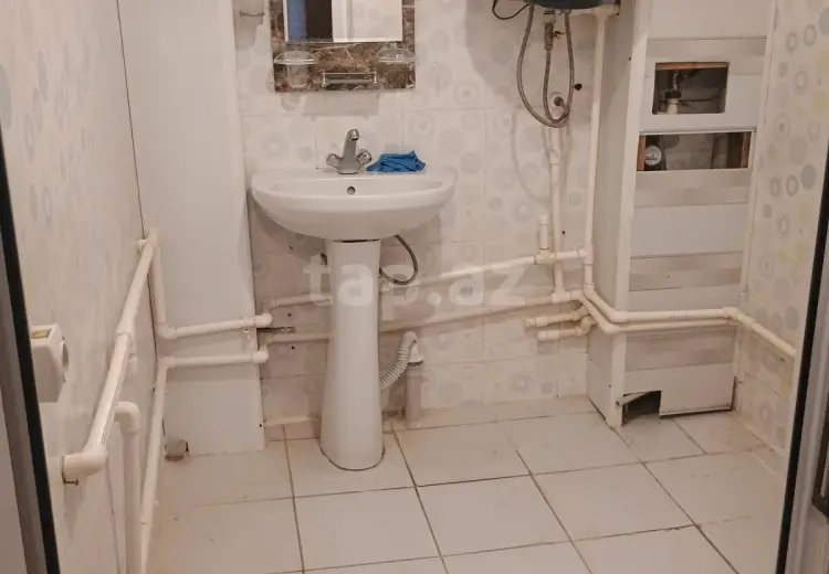700 AZN - 3 otaqlı mənzil Kirayə (aylıq), Bakı