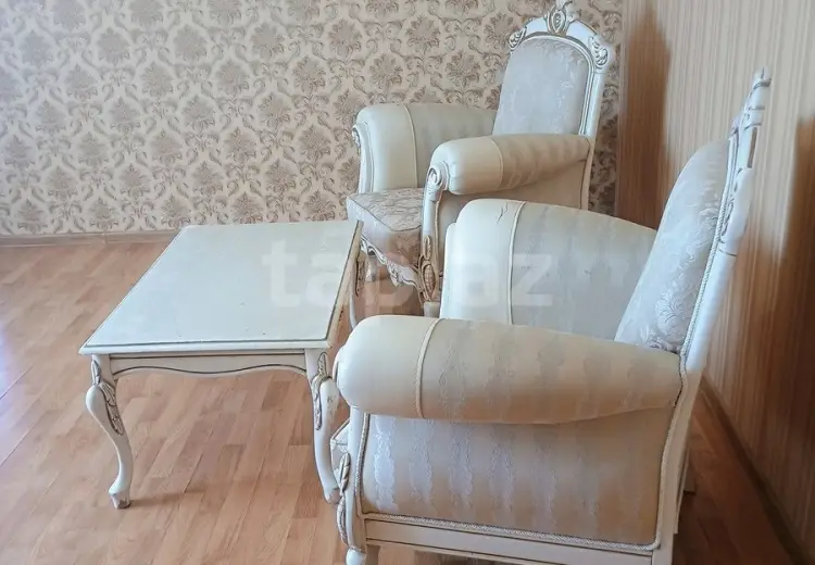 700 AZN - 3 otaqlı mənzil Kirayə (aylıq), Bakı