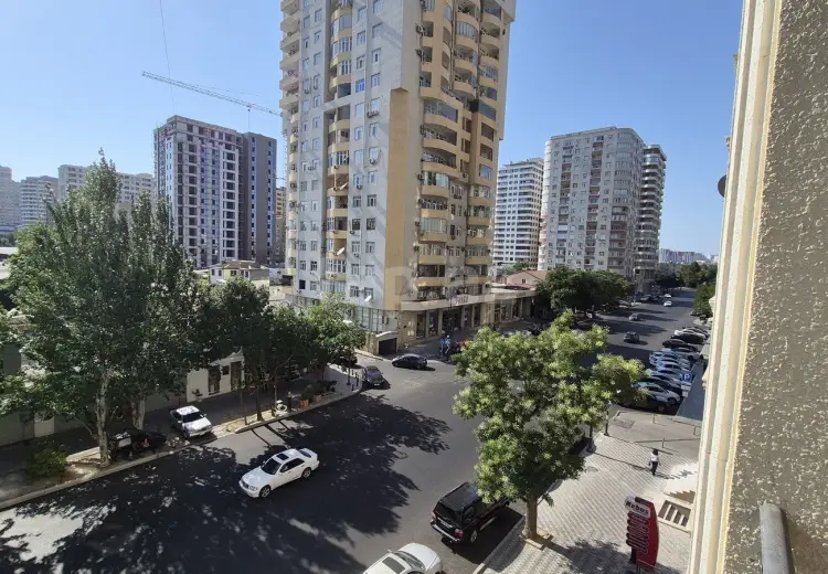 4 otaqlı mənzil , Bakı
