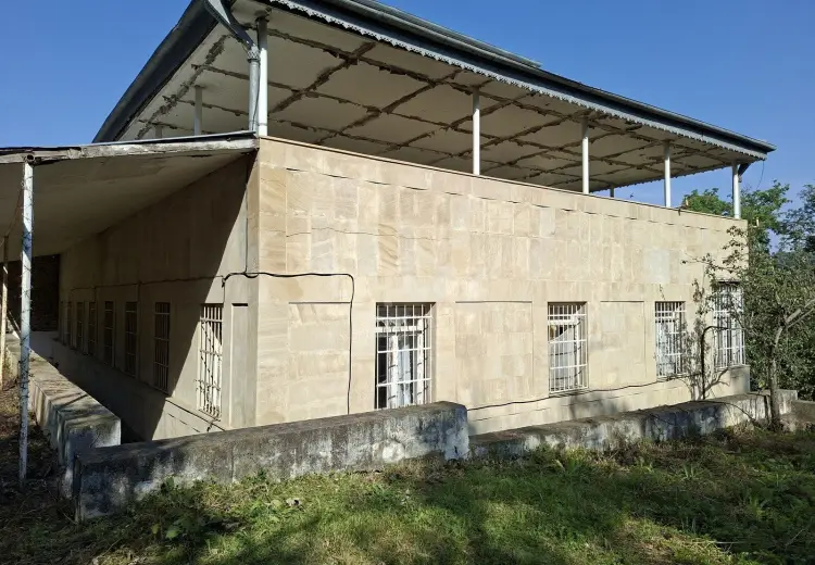10 otaqlı mənzil , Göygöl