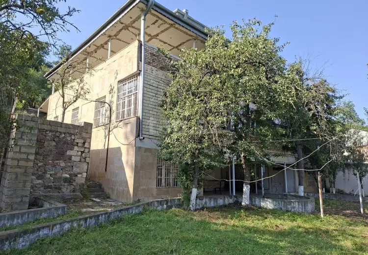 10 otaqlı mənzil , Göygöl